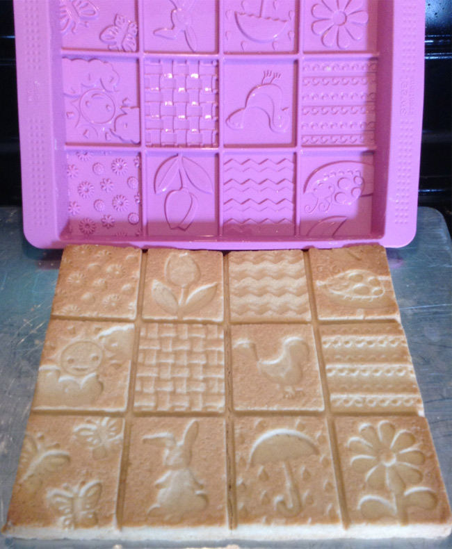 Shortbread in A Ceramic Mold — The EGGDAY