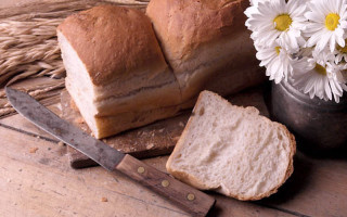“Empty Wallet” Kindle ebooks: Essential oils, slow-cooker bread, declutter